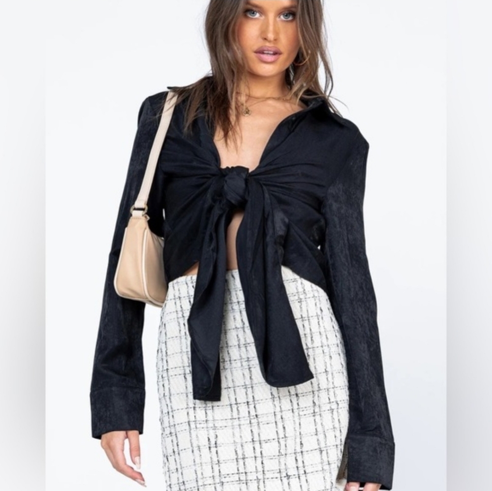 Princess Polly Princess Polly  Everleigh Black Front Tie Collared Blouse Top. Si